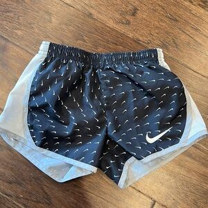 Girls Nike dri-fit shorts size 6 M